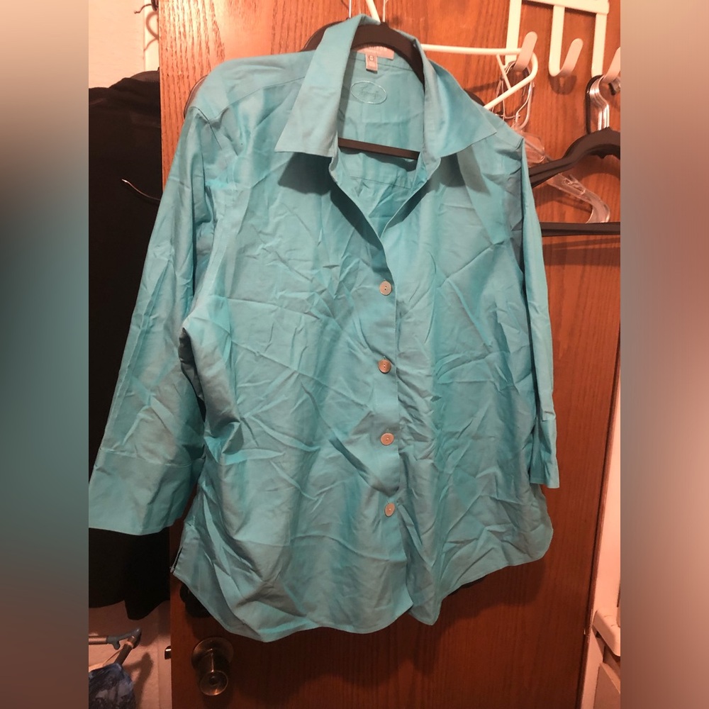 Foxcroft Aqua Non-Iron Shirt- 109A $50 or $45 w/offer